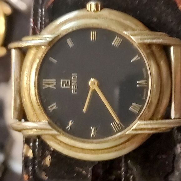 VINTAGE Y2K Fendi Women's Watch - Picture 4 of 8